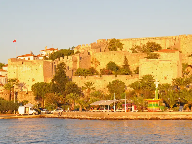 Çeşme castle at sunset